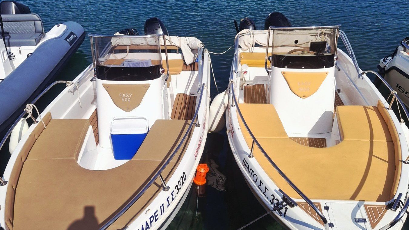 Marre II and Bento, the two Easy 500 twins, side by side